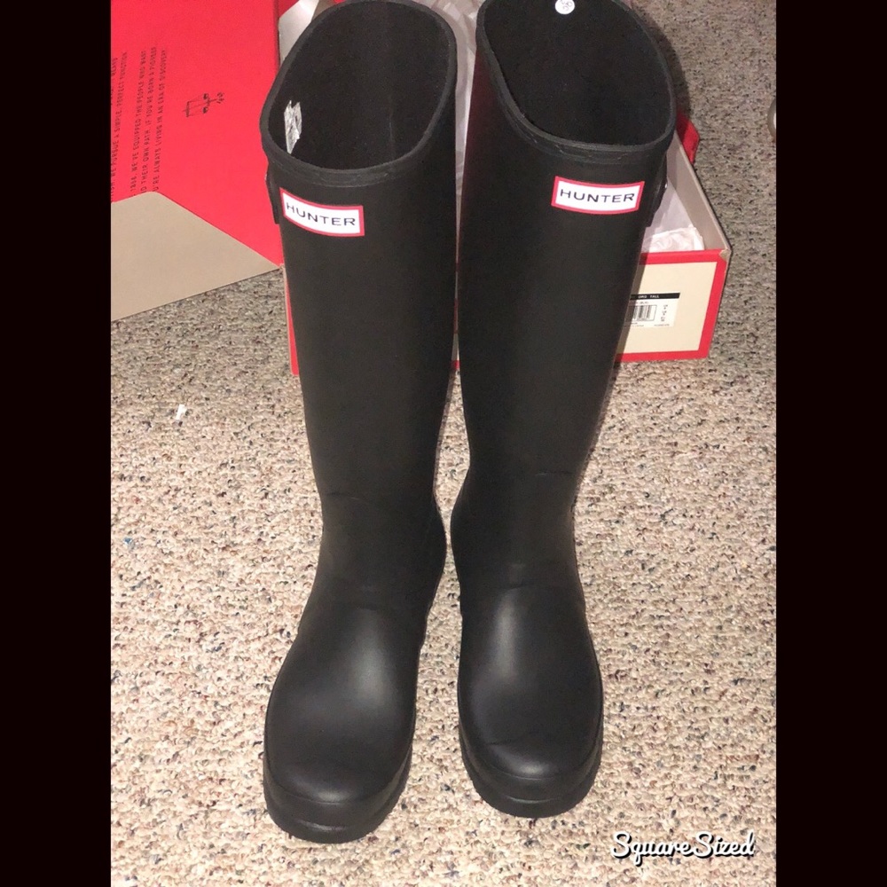 Like New Black Hunter Boots (Size 8)